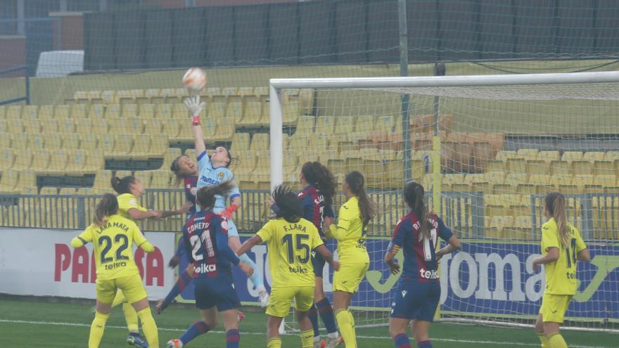 El Villarreal femenino compite y merece más pero cede ante un Levante efectivo (0-2)