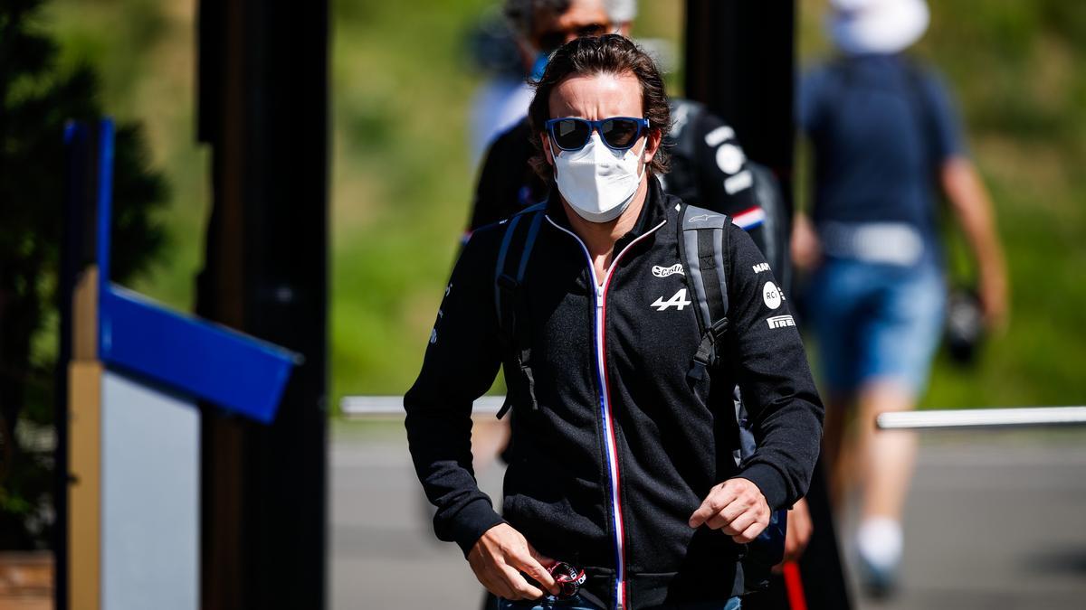 Alonso llega al circuito de Austria.