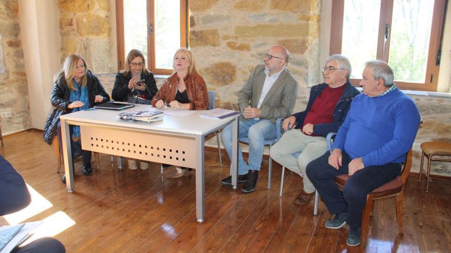 Reunión de Leticia García junto con los alcaldes de Sanabria con motivo de la sanidad. | A. S.
