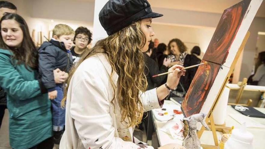 Arte en directo en el primer mercadillo &quot;De la Vega al Campillín&quot;