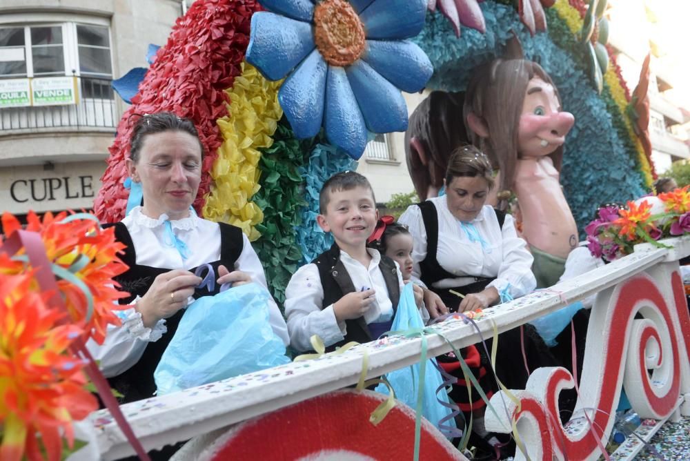 El Concello da un impulso al desfile de carrozas con más composiciones y una mejoría estética