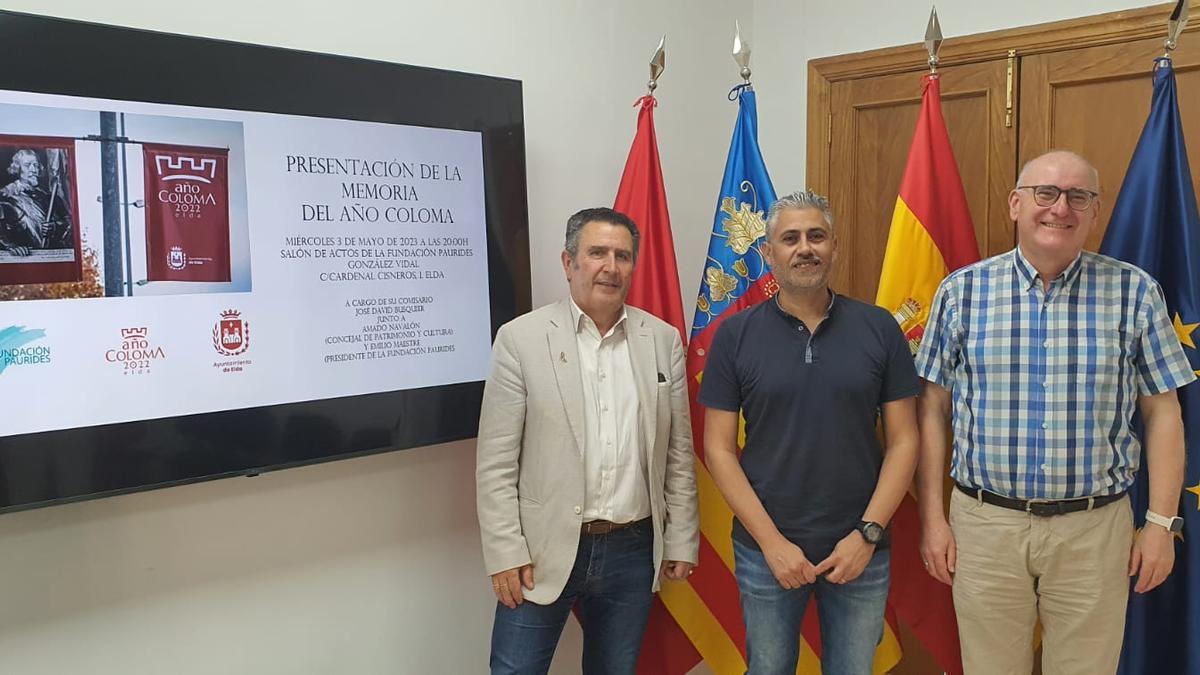 Navalón, Busquier y Maestre anunciando la presentación de la Memoria del Año Coloma de Elda.