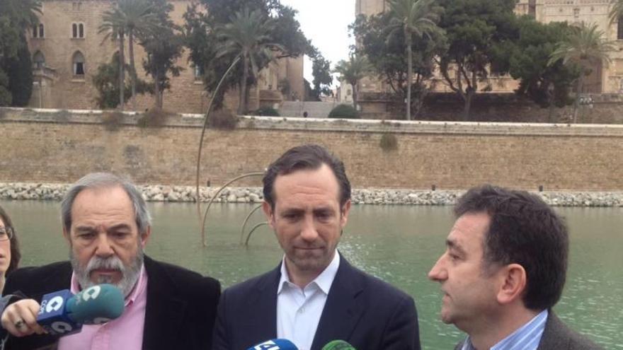 Tomás Cortés, José Ramón Bauzá y José Carlos Caballero ayer en el Parc de la Mar