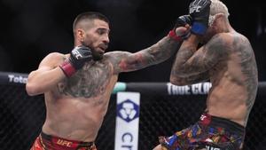 Topuria es converteix en doble campió de l’UFC