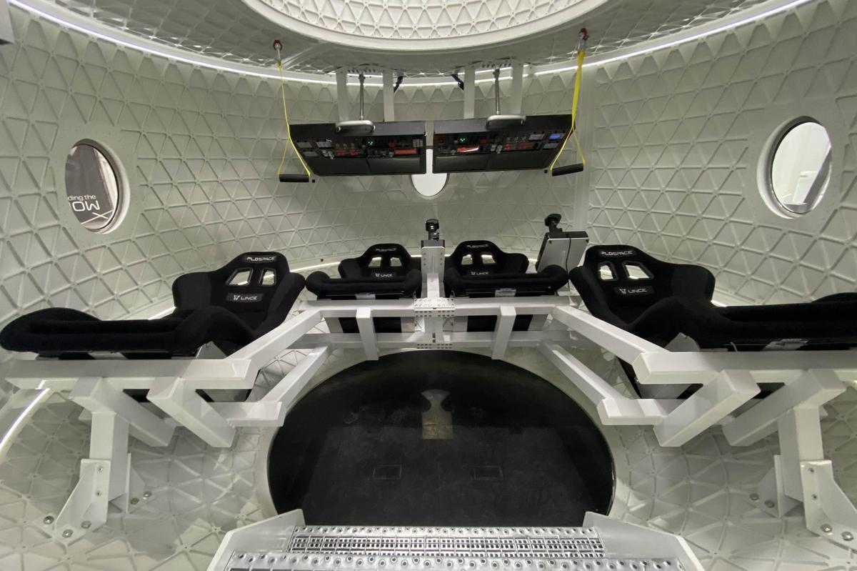 Interior de la cabina de un cohete de PLD Space.
