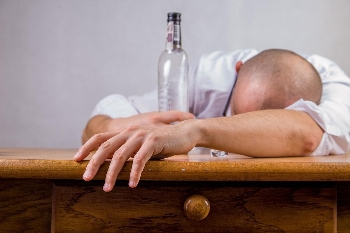 Nuevos hallazgos científicos sugieren que una terapia genética dirigida a la prevención de recaídas puede ser una posible estrategia terapéutica contra el trastorno por consumo de alcohol, abriendo además un camino para el tratamiento de otras adicciones. Nuevos hallazgos científicos sugieren que una terapia genética dirigida a la prevención de recaídas puede ser una posible estrategia terapéutica contra el trastorno por consumo de alcohol, abriendo además un camino para el tratamiento de otras adicciones.