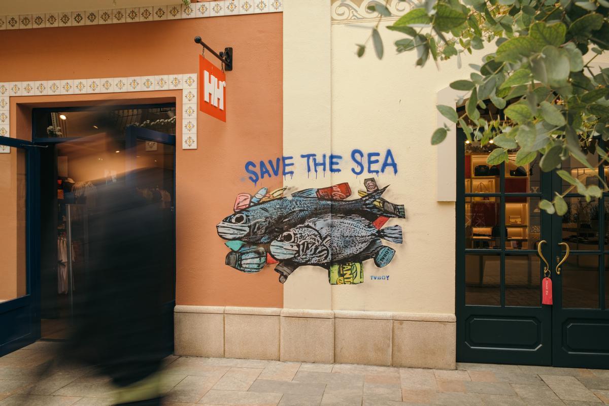 Siciliano de nacimiento y barcelonés de adopción, el Mediterráneo y su contaminación es otra de las preocupaciones del exponente del street art neo pop.