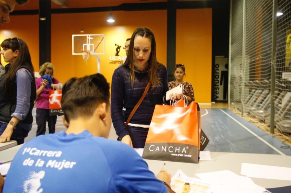 Entrega de dorsales de la Carrera de la Mujer