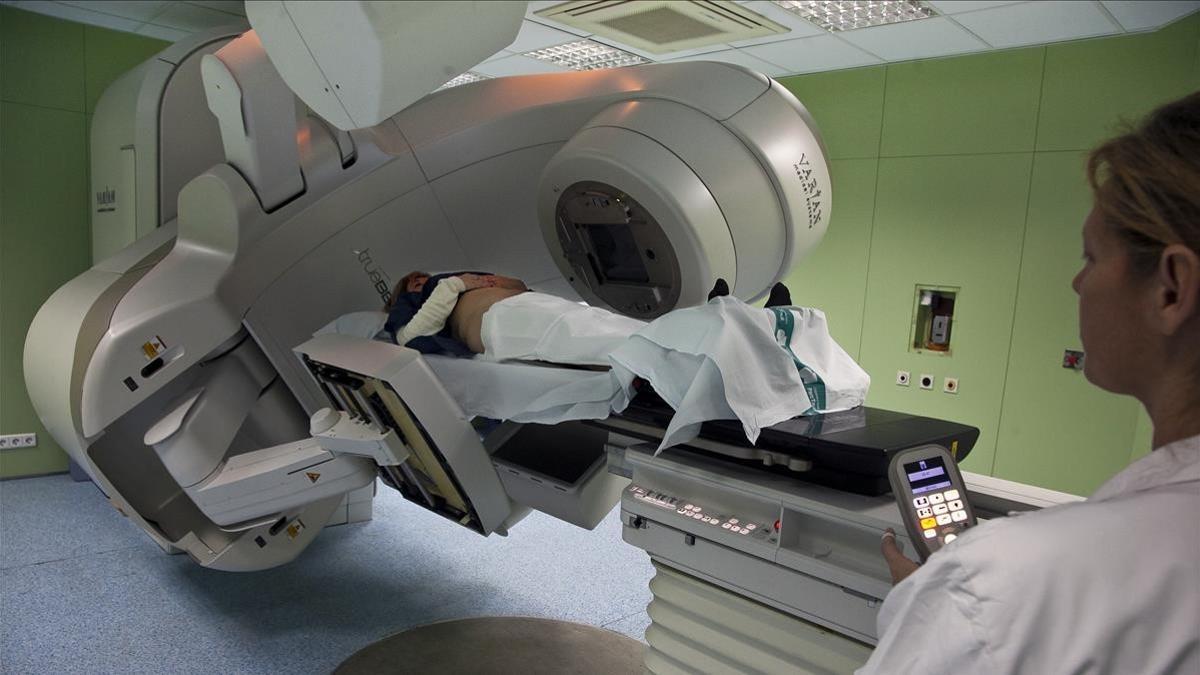 El 70% de los equipos de radioterapia en España tendrán más de 10 años en el 2020
