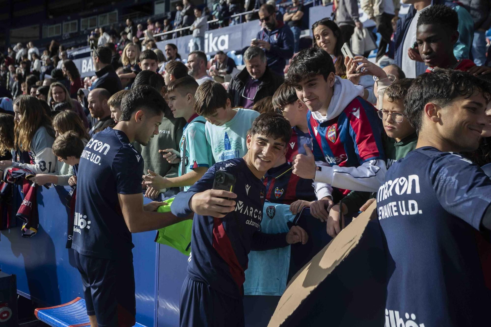 Puertas abiertas entrenamiento Levante