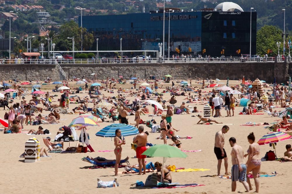 Gijón disfruta del buen tiempo