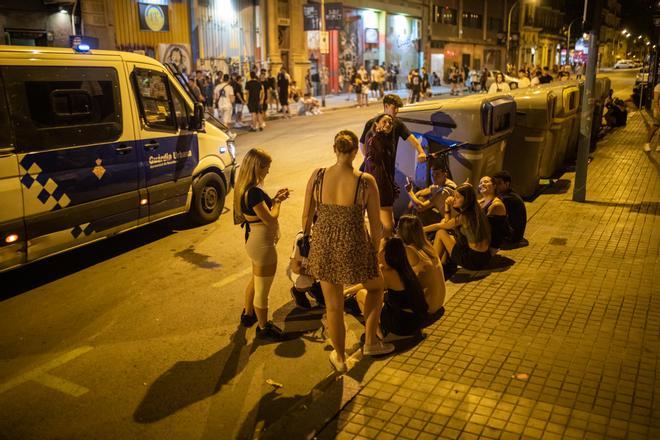 Aprovat el pla antisoroll del ‘triangle golfo’ de Barcelona: retalla l’activitat a les terrasses des de l’1 de setembre