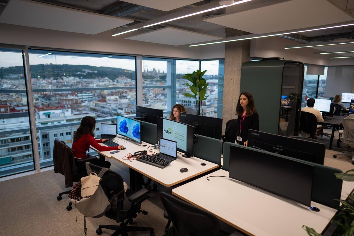 Barcelona, 31/10/2025. Economía. Inauguración de la nueva sede del AstraZeneca Global Hub en el Edificio Estel, que consolida la presencia de la farmacéutica en la ciudad. Foto de Zowy Voeten.