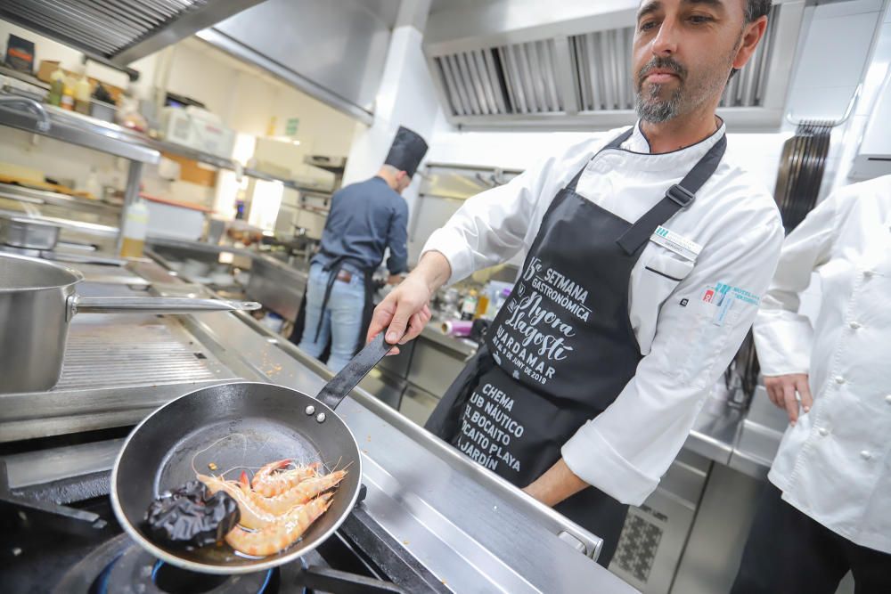 Niki Pavanelli, cocinero del restaurante tinerfeño Il Bocconcino, gana con su «Tierra y mar» el primer premio de la V edición del certamen guardamarenco