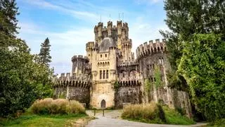 El castillo más bonito del mundo está en España y es de estilo neogótico: una imponente fortaleza medieval con 300 años de historia