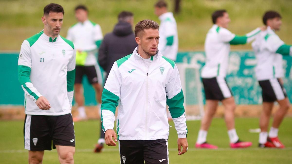Isma Ruiz, durante un entrenamiento del Córdoba CF de la pasada semana en la Ciudad Deportiva.