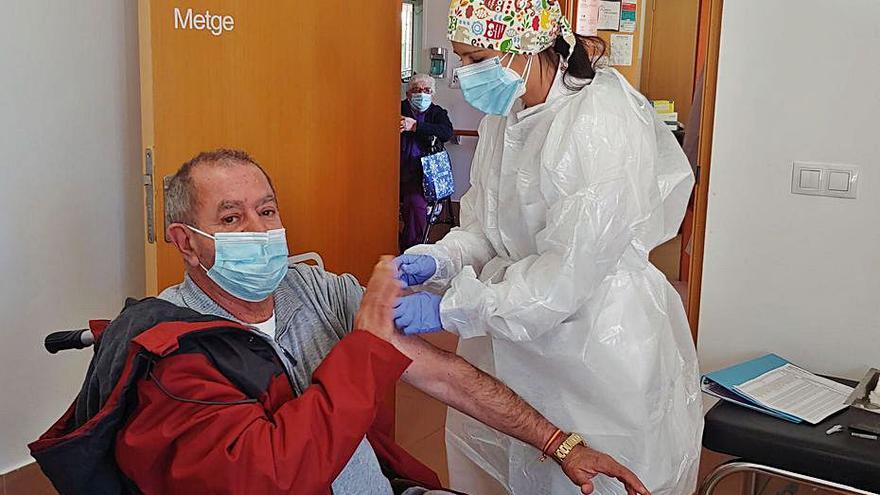Alberic y Sollana reciben las cien primeras vacunas de la Ribera