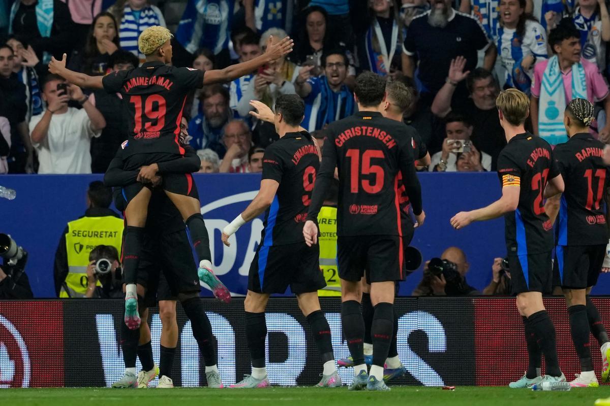 Lamine Yamal celebrando su gol ante el Espanyol