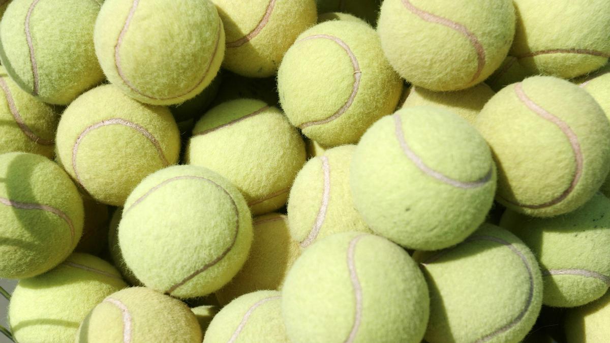 Pelotas de tenis.