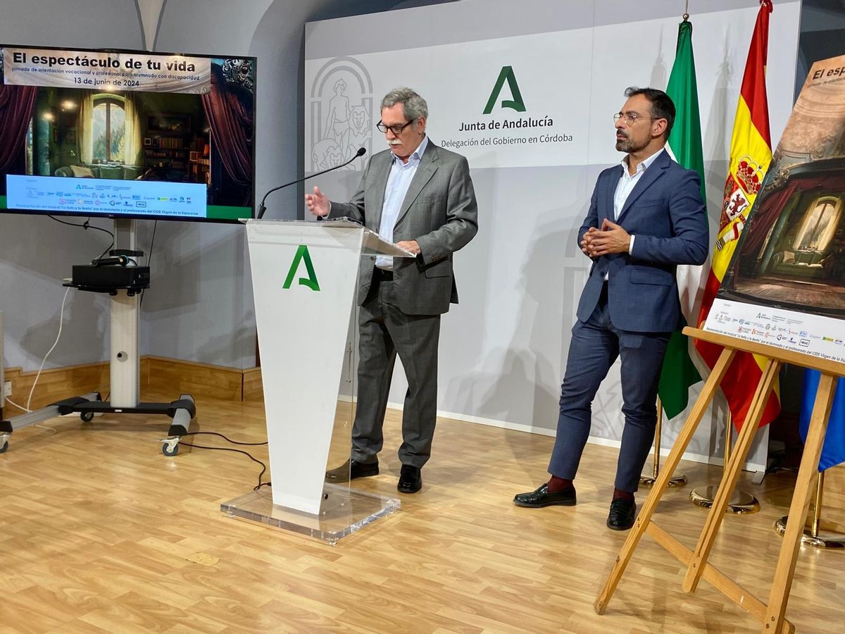 El delegado territorial de la Junta de Andalucía de Desarrollo Educativo y Formación Profesional y de Universidad, Investigación e Innovación, José Francisco Viso, esta mañana durante la rueda de prensa de presentación de la jornada.