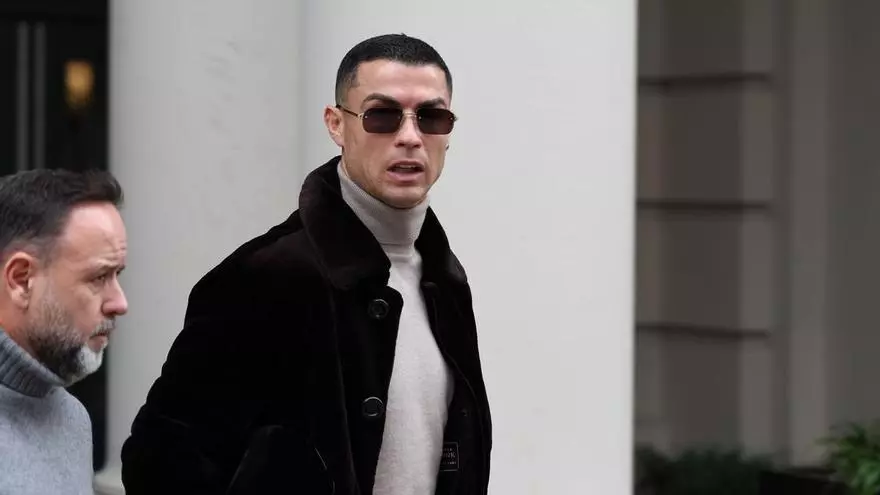 Cristiano Ronaldo compra el 25% de un club de Segunda y le abren la puerta: "Si quisiera seguir jugando..."