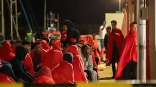 Canarias tacha de "insostenible" la presión migratoria y reclama al Estado una respuesta "decidida y definitiva"