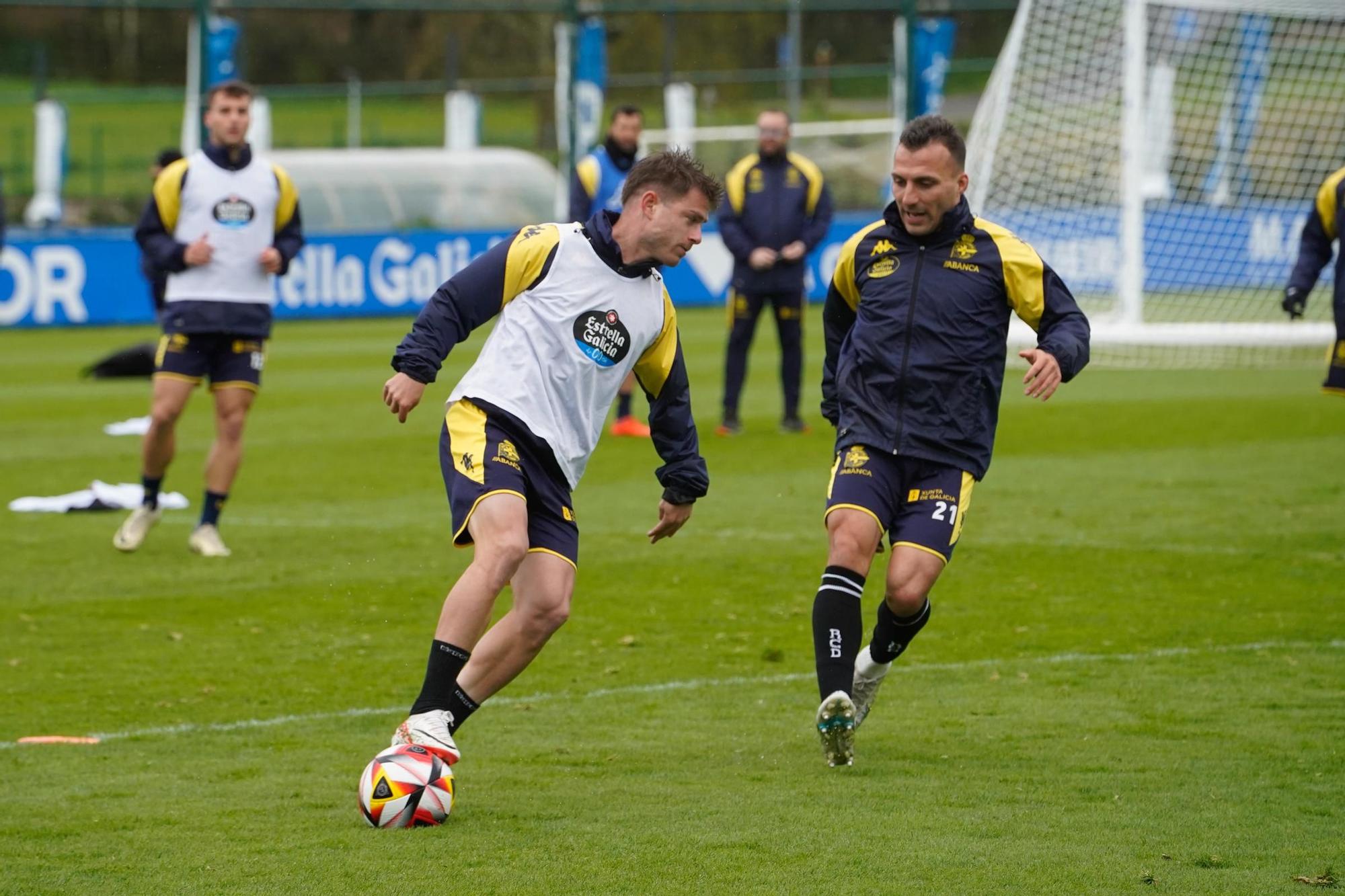 Entrenamiento del Deportivo en la Ciudad Deportiva de Abegondo - 27 de marzo