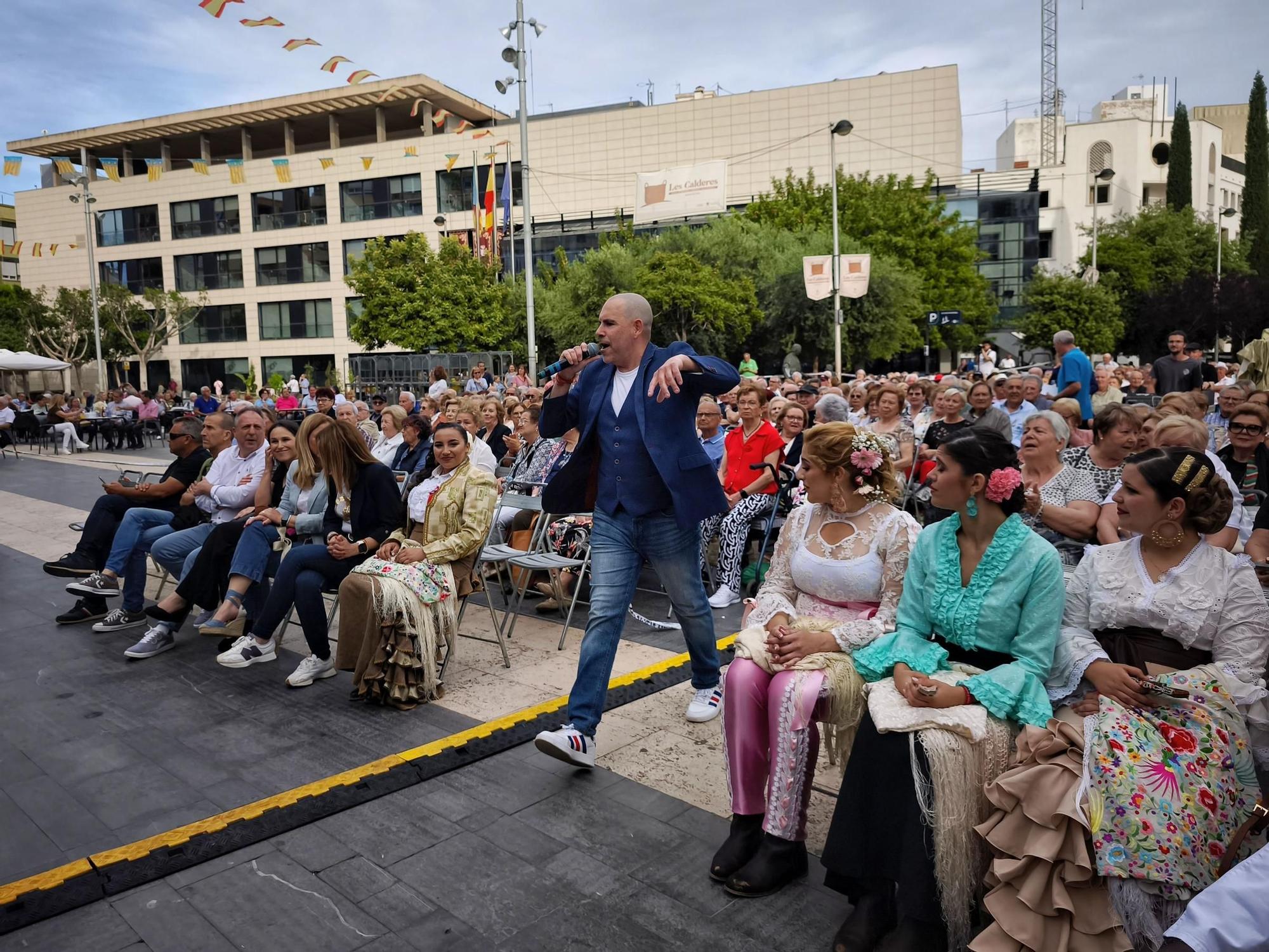 Galería de fotos de la fiesta dedicada a los mayores en Almassora