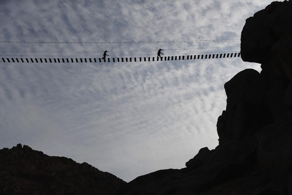 El puente colgante viral que lucha contra el estigma en las barriadas de Lima, en Perú