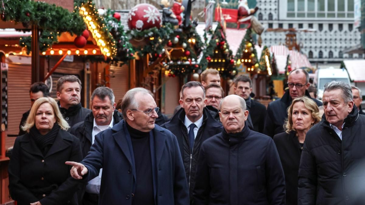 el canciller aleman scholz visita el mercado navideno de magdeburgo tras el atentado con un vehiculo 68cd199