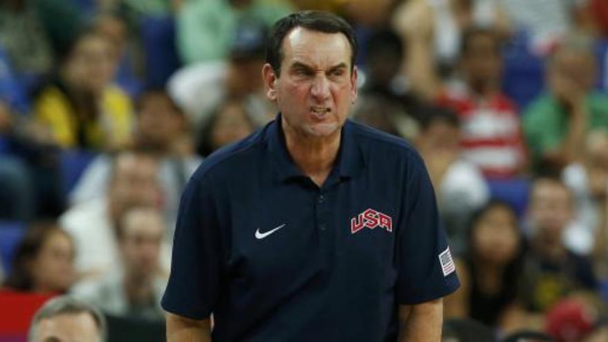 Mike Krzyzewski durante un partido de la selección de EEUU.