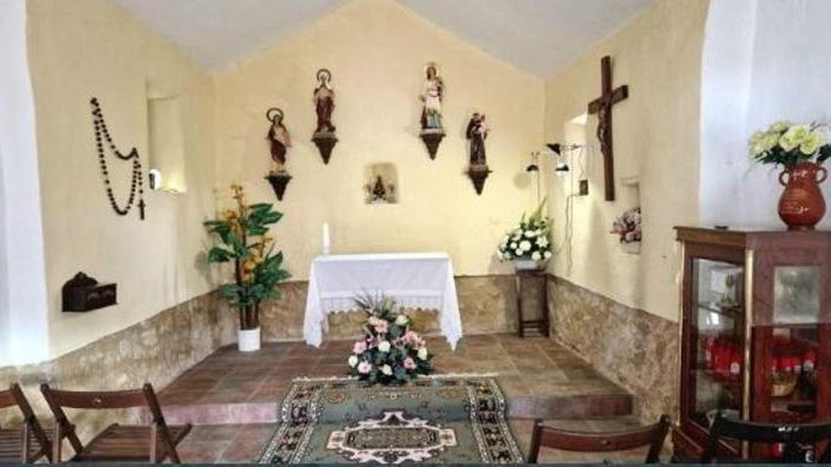 Interior del pequeño templo de Vega Peridiello, en una imagen de la asociación de la localidad.