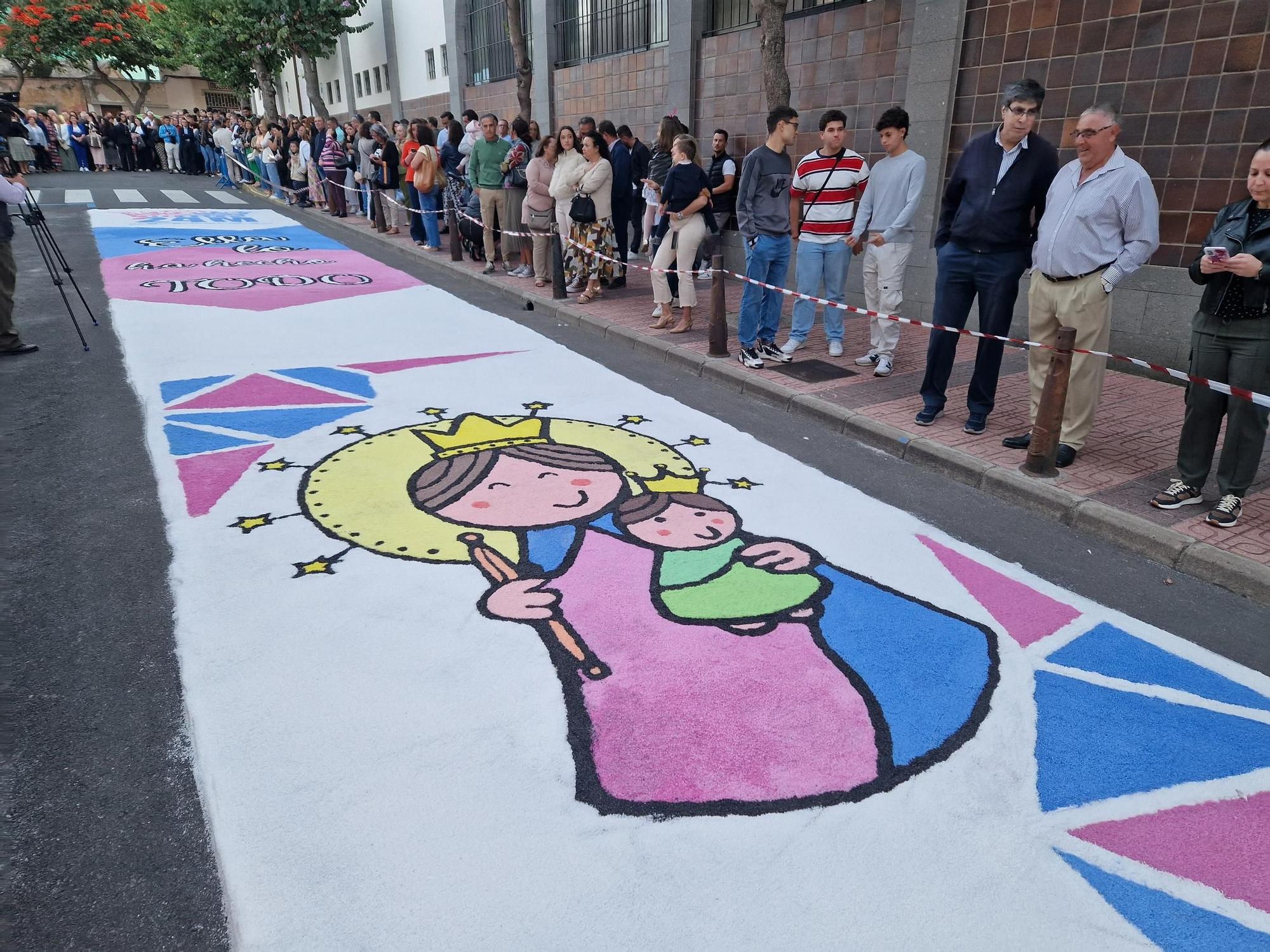 Procesión de la imagen de María Auxiliadora por las calles de San Gregorio, en Telde