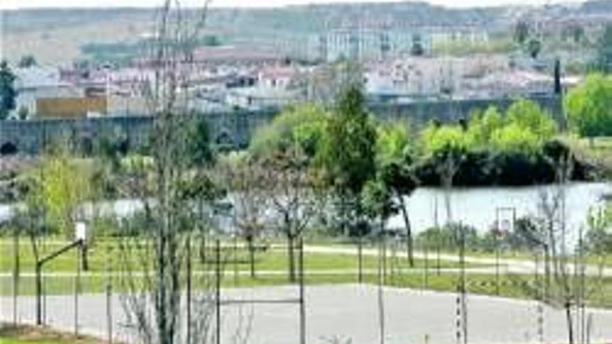 Abre al público otra pista deportiva en el Guadiana