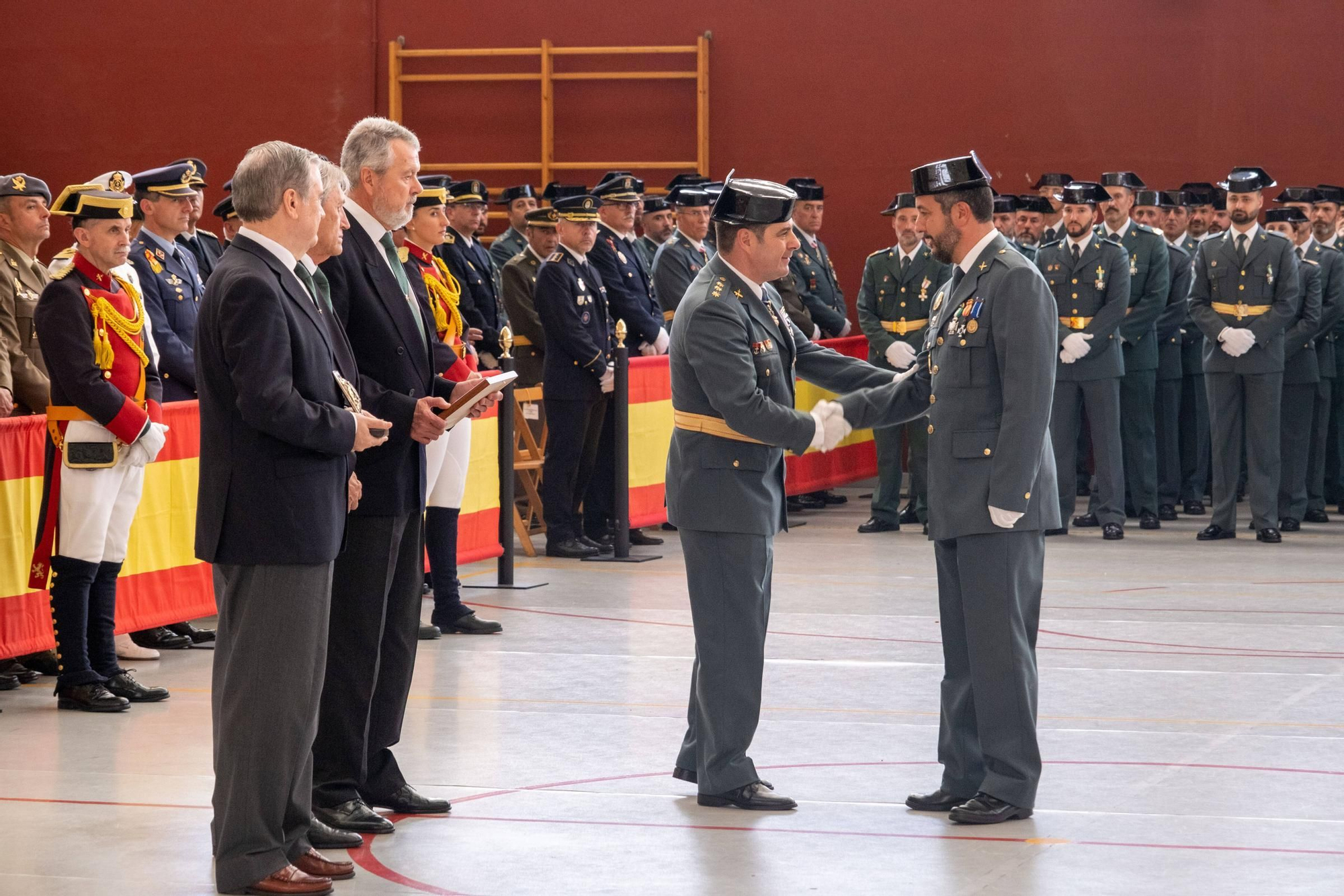 EN IMÁGENES: Así fueron los actos en Oviedo del 179 aniversario de la Guardia Civil