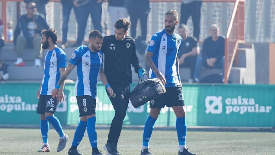 Un jugador del Hércules sufre una fractura de peroné y de mandíbula