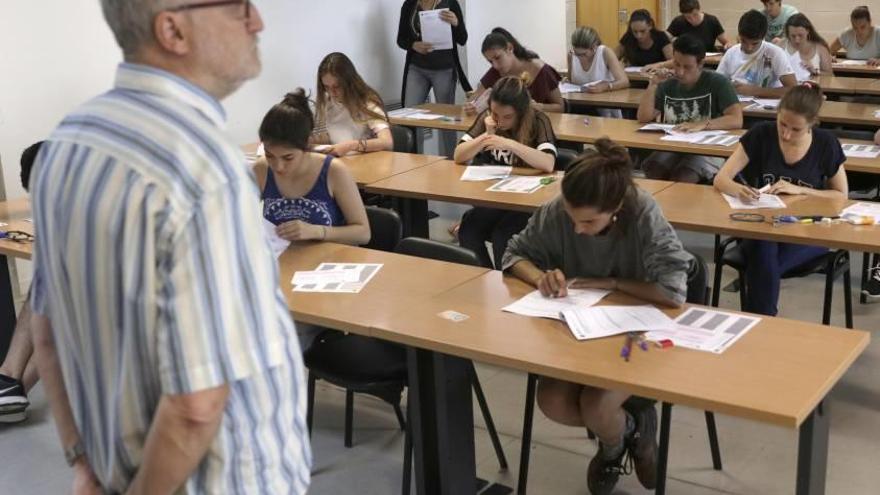 Estudiantes realizando las pruebas de selectividad.