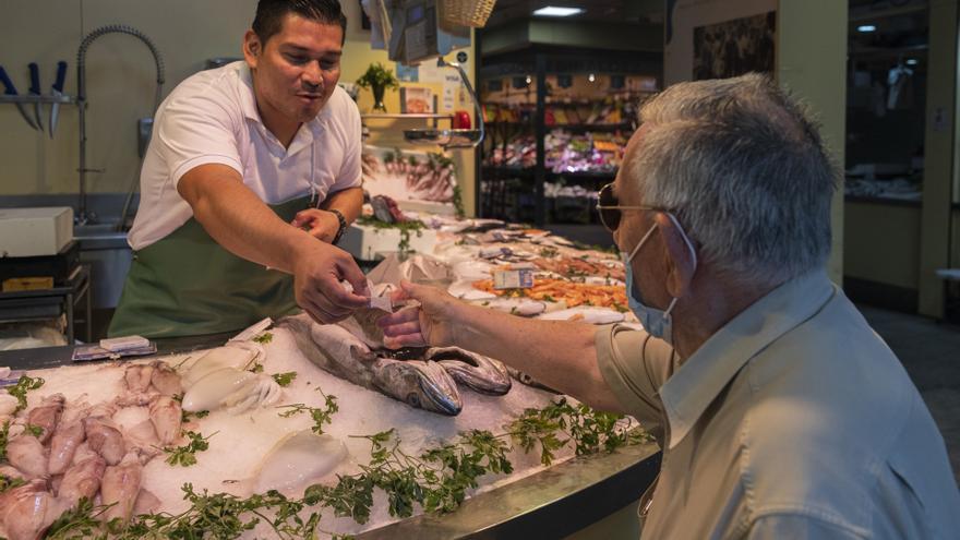 Pescadería en un mercado