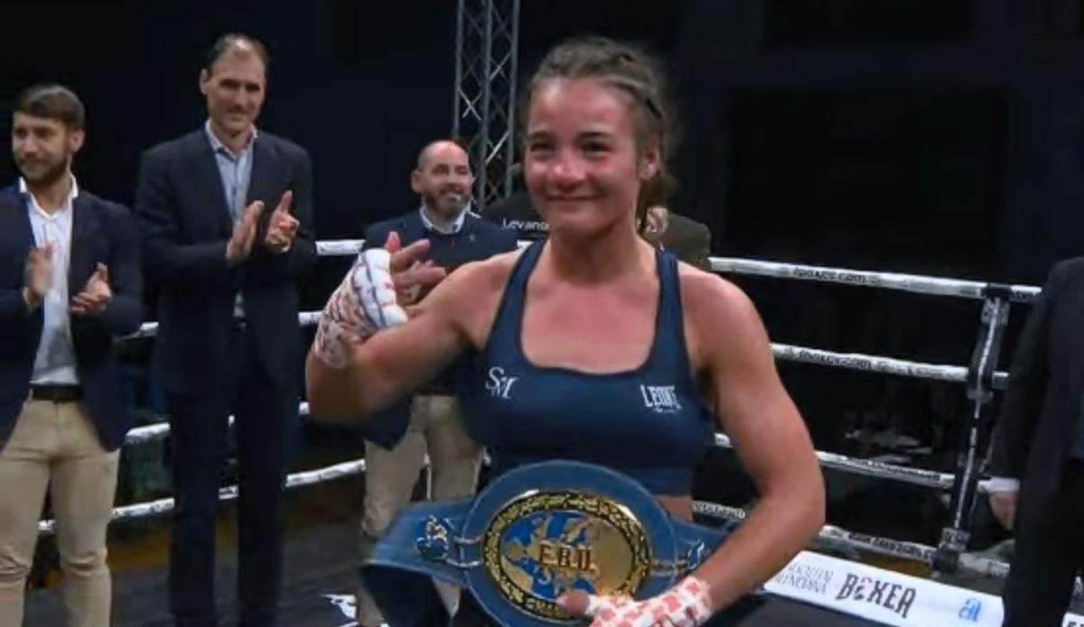 Sheila Martínez retiene su cinturón de campeona de Europa del peso pluma
