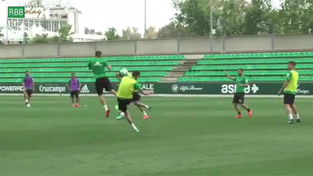 Bartra se lució con este golazo en el entrenamiento del Betis