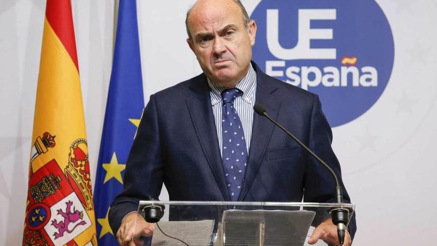 De Guindos comparece tras la reunión de los ministros de Economía y Finanzas de la UE.