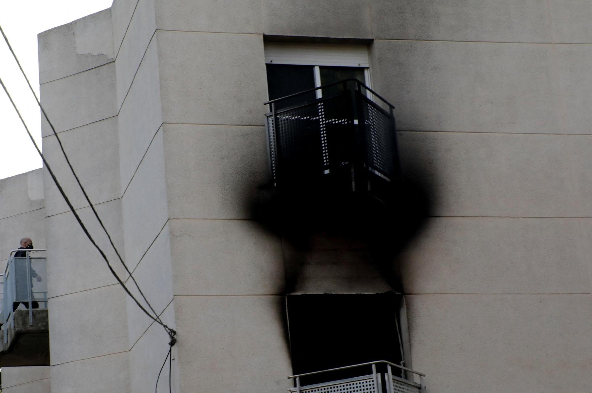 Las huella del incendio de la residencia de Moncada a la luz del día