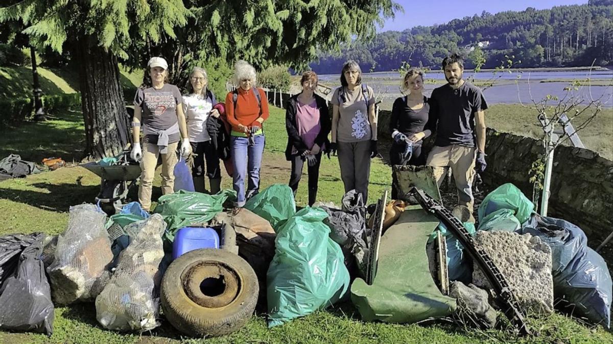 Residuos retirados alrededor del pazo de Mariñán por los voluntarios