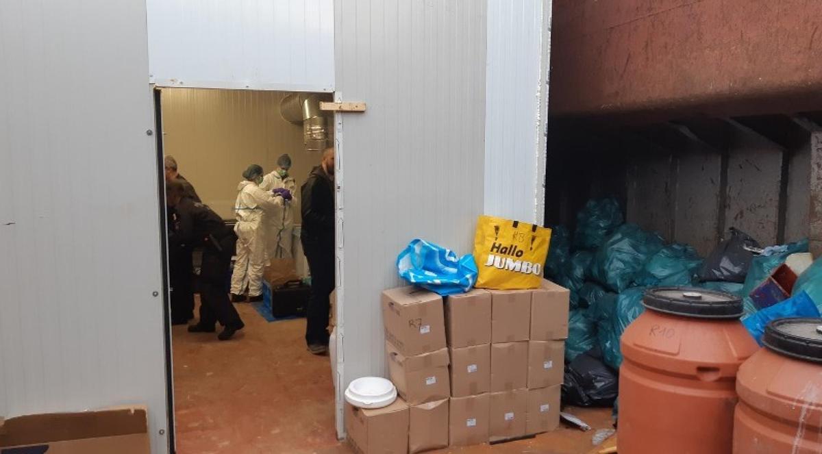 Laboratorio de metanfetamina desmantelado en mayo de 2019 en un barco fluvial en Moerdijk (Países Bajos).