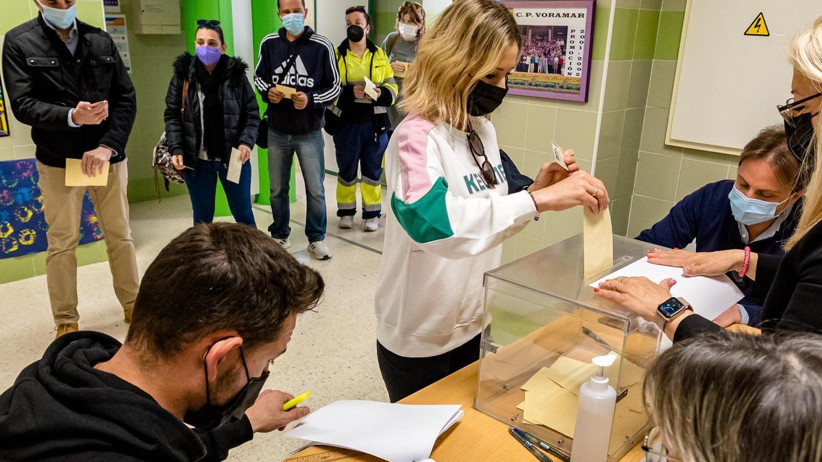 Votaciones el curso pasado por la jornada en el colegio Voramar de Alicante