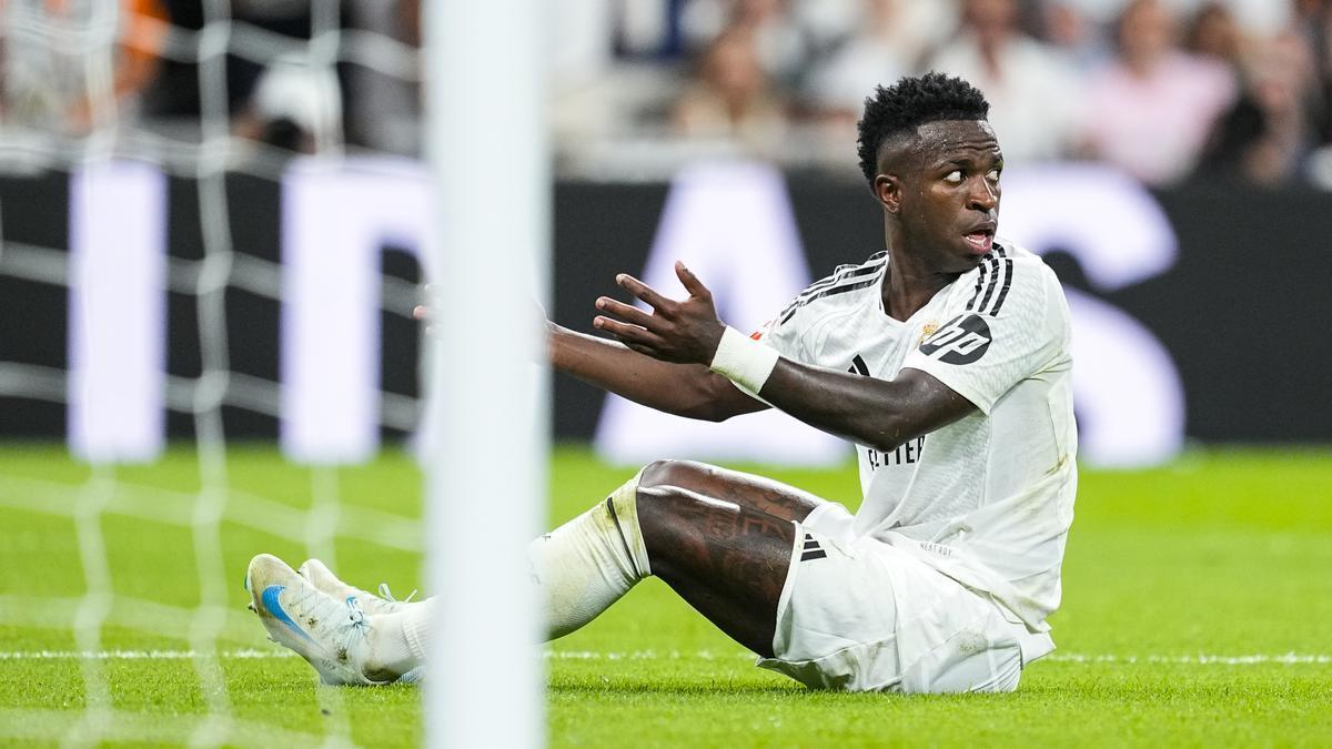 El penalti a Vinicius enfrenta a Real Madrid TV y al VAR con Pellegrini y Van Basten: ‘Le dribla y le da’