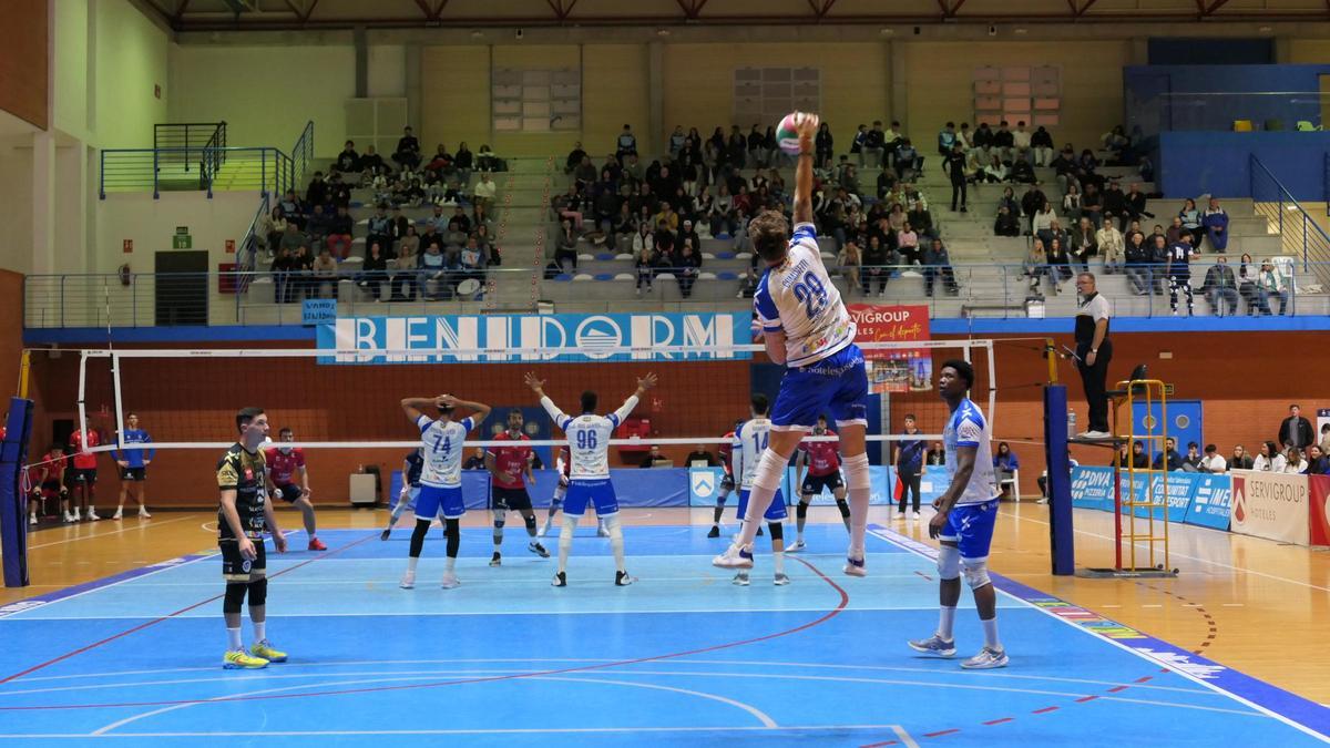 El Servigroup Benidorm apura sus opciones de alcanzar la Copa del Rey ante UC3M Voleibol Leganés en una final anticipada en el Palau.
