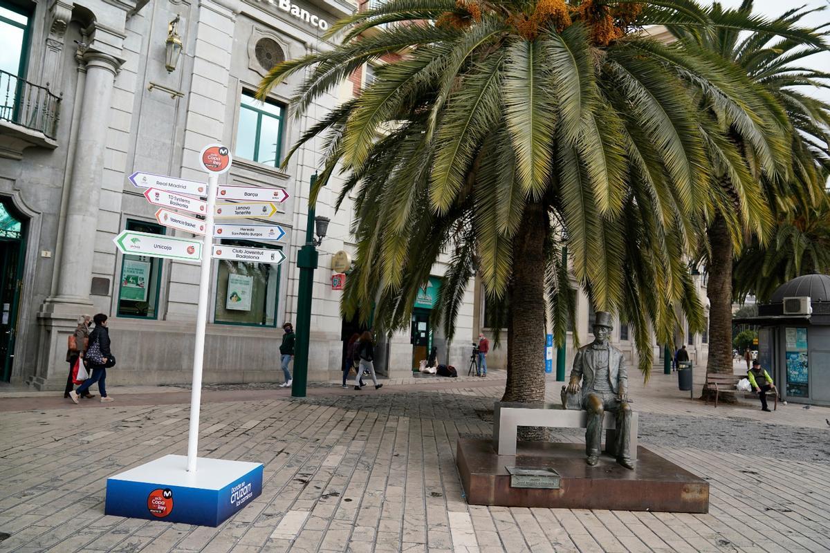 Señal que indica en Málaga el camino hacia la Copa del Rey Madrid 2021