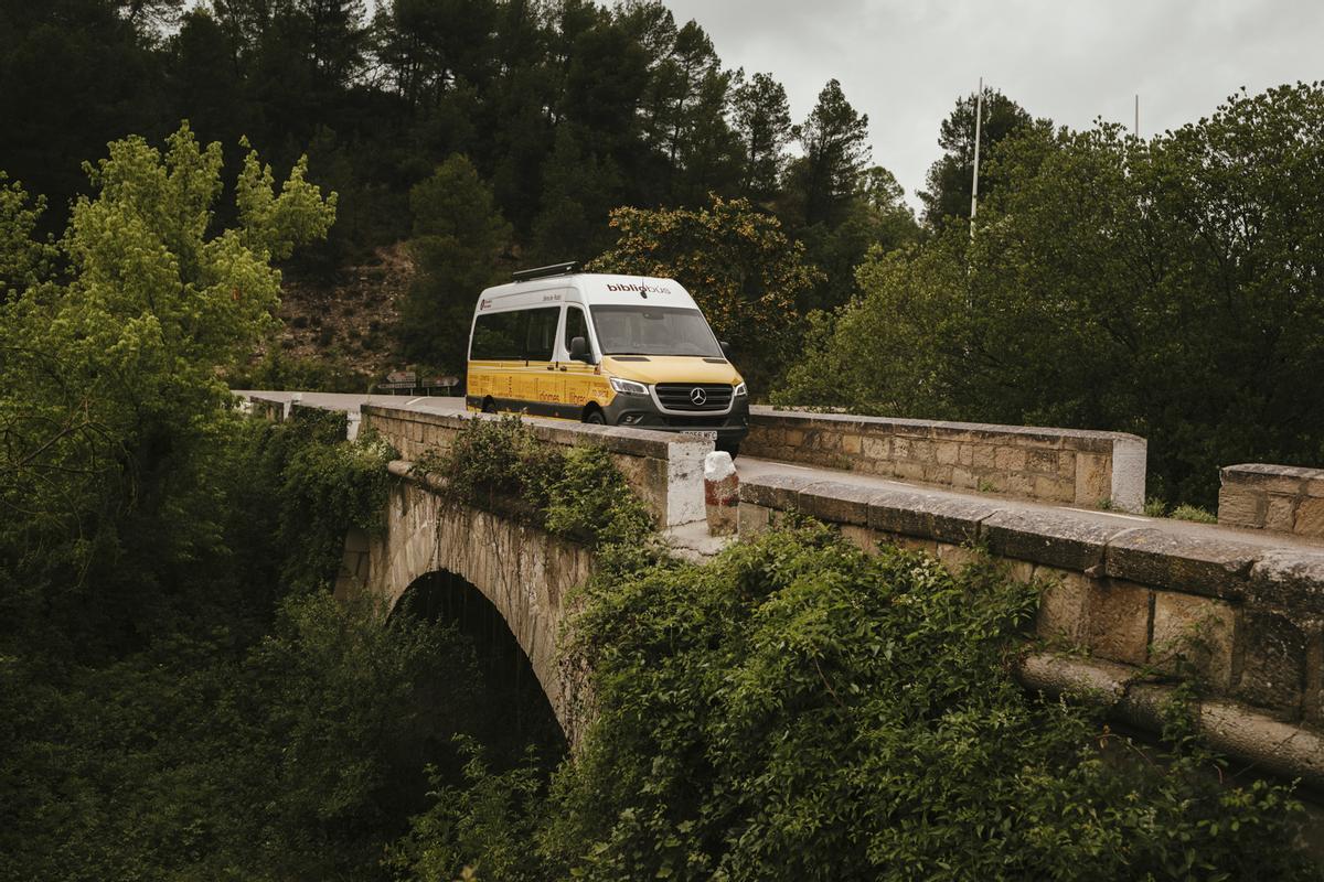 El servicio de Bibliobús  acerca la cultura a los municipios más  pequeños y alejados de  la provincia.