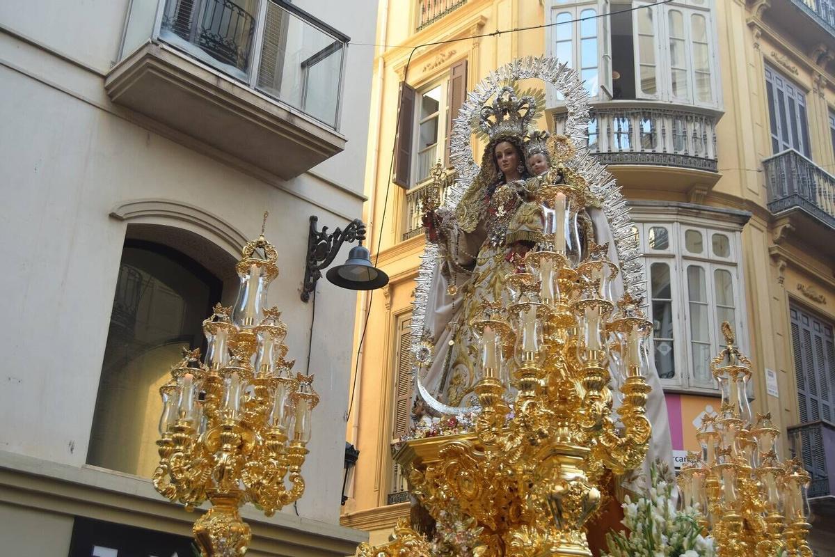 Procesión de la Virgen de los Remedios por el Centro de Málaga